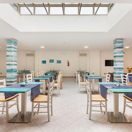 Hotel Il Riccio Порто Чезарео Екстериор снимка