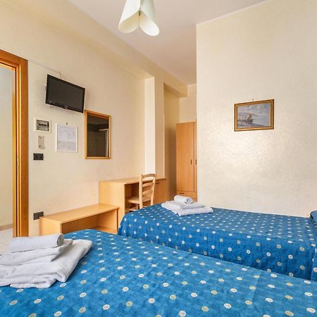Hotel Il Riccio Порто Чезарео Екстериор снимка