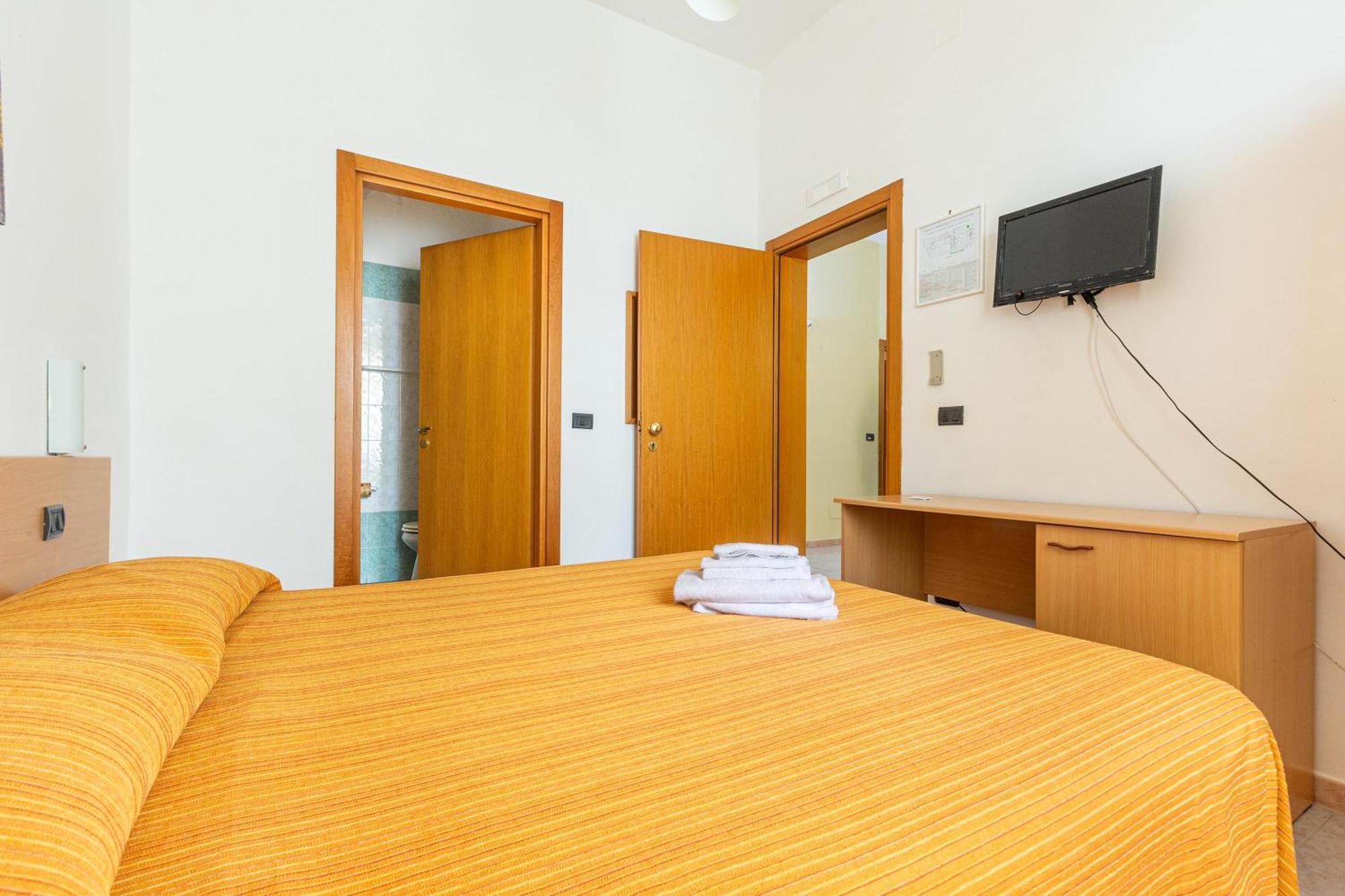 Hotel Il Riccio Порто Чезарео Екстериор снимка