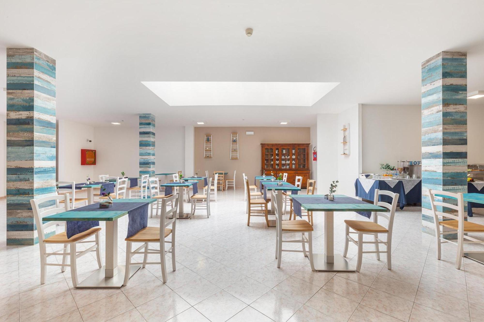 Hotel Il Riccio Порто Чезарео Екстериор снимка