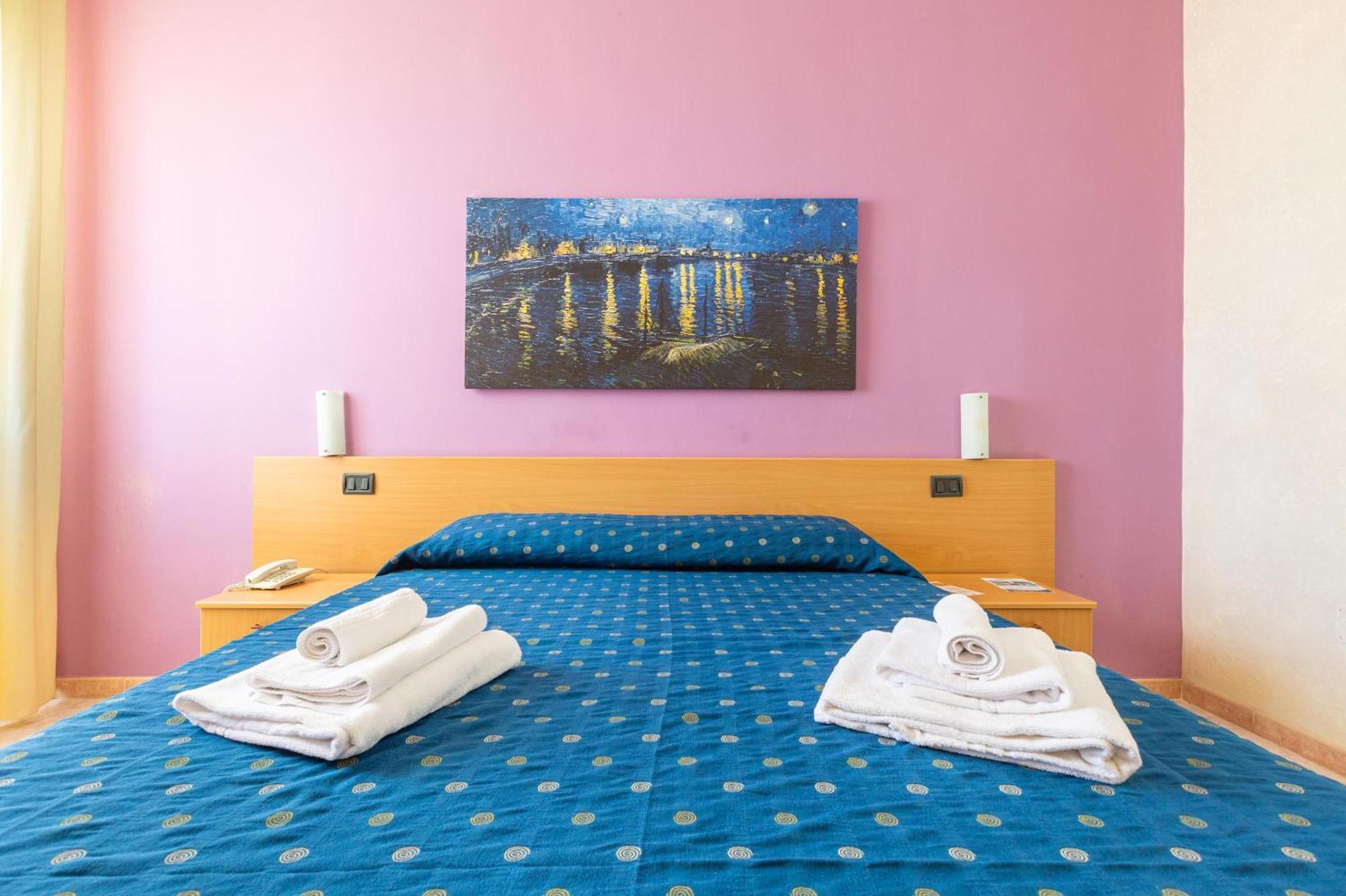 Hotel Il Riccio Порто Чезарео Екстериор снимка