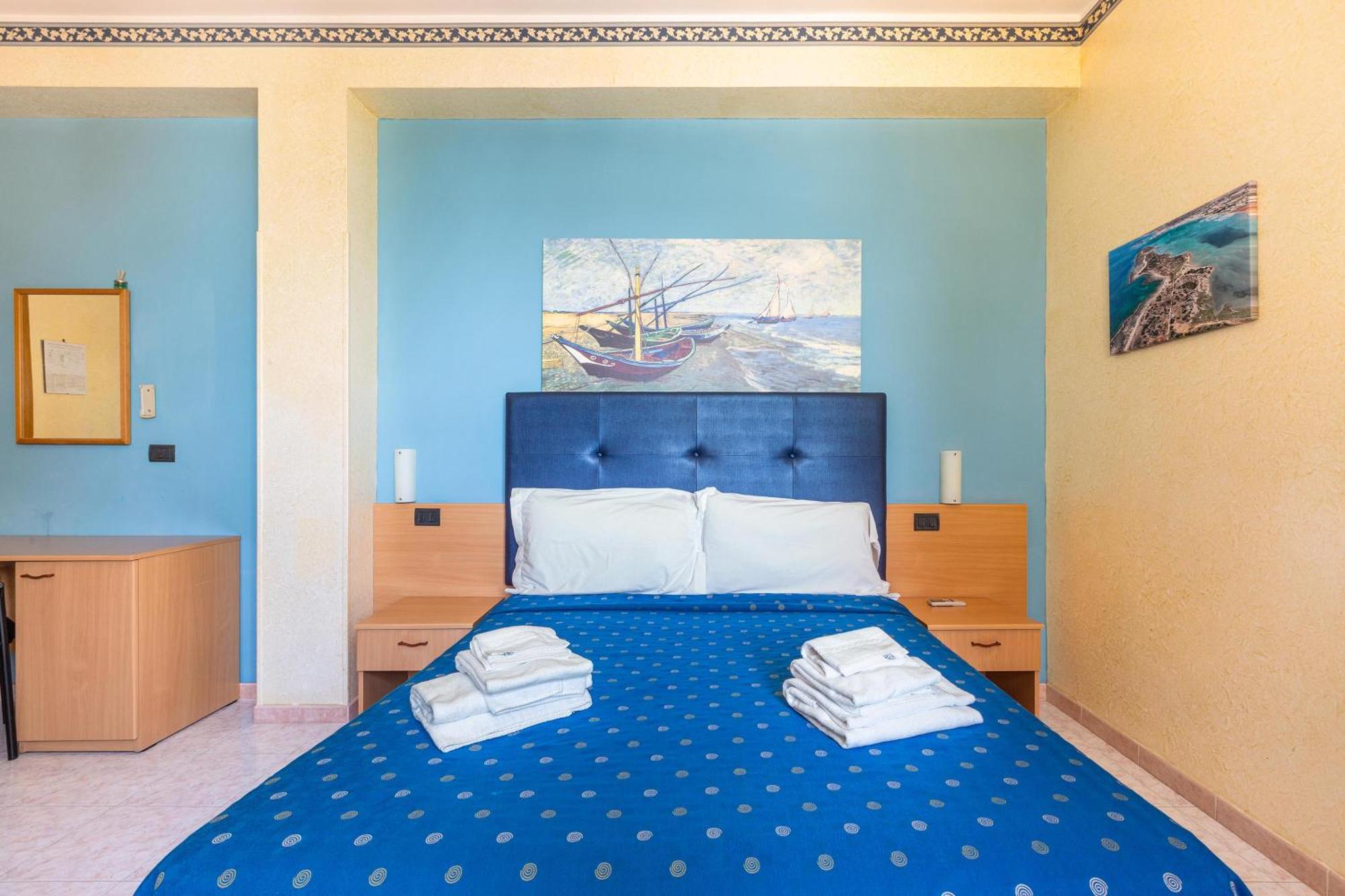 Hotel Il Riccio Порто Чезарео Екстериор снимка