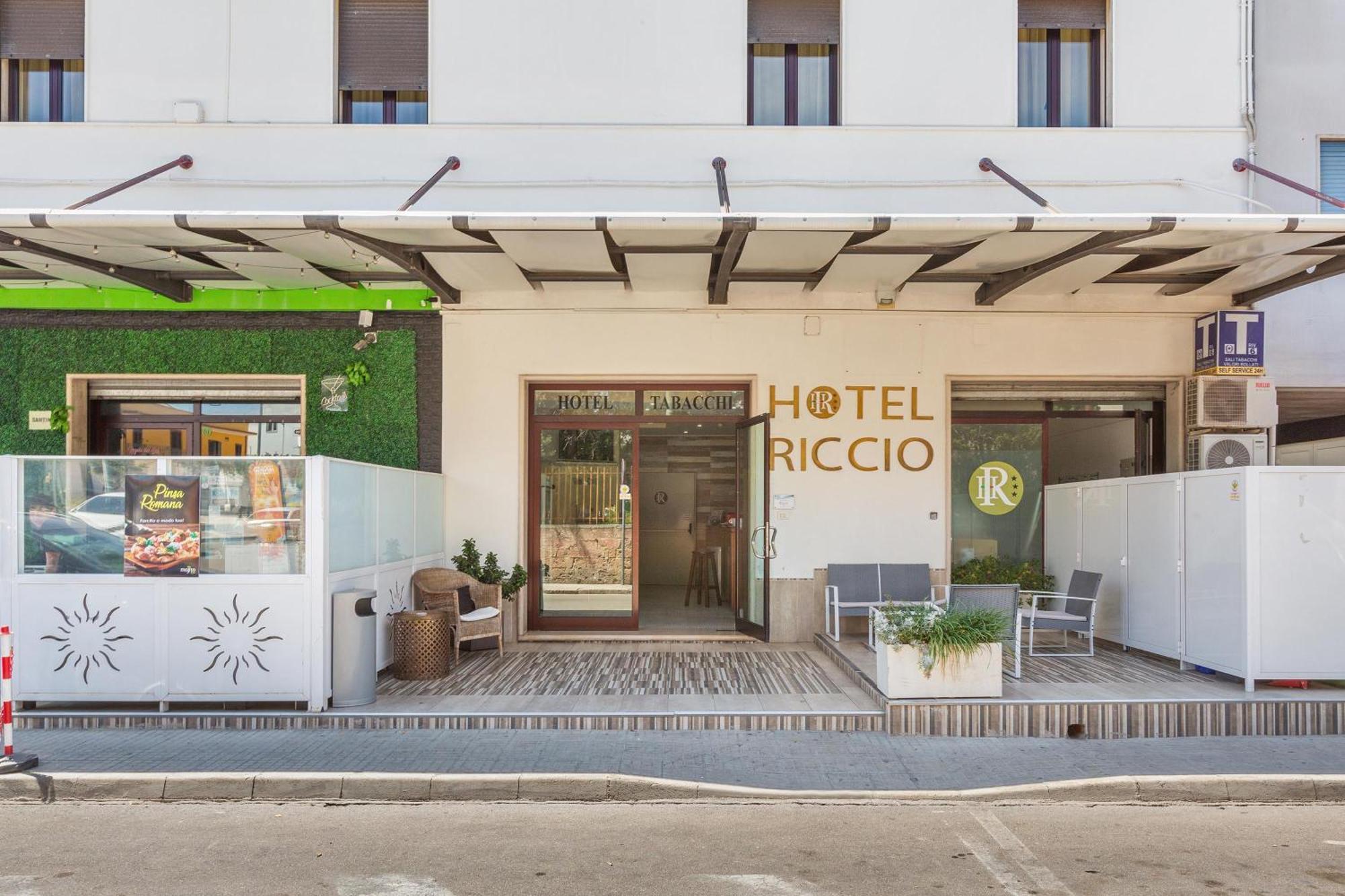 Hotel Il Riccio Порто Чезарео Екстериор снимка