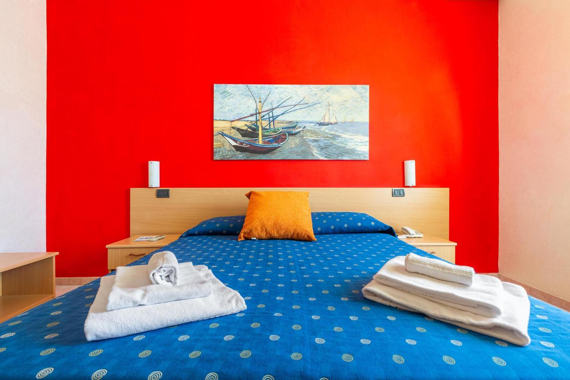 Hotel Il Riccio Порто Чезарео Екстериор снимка