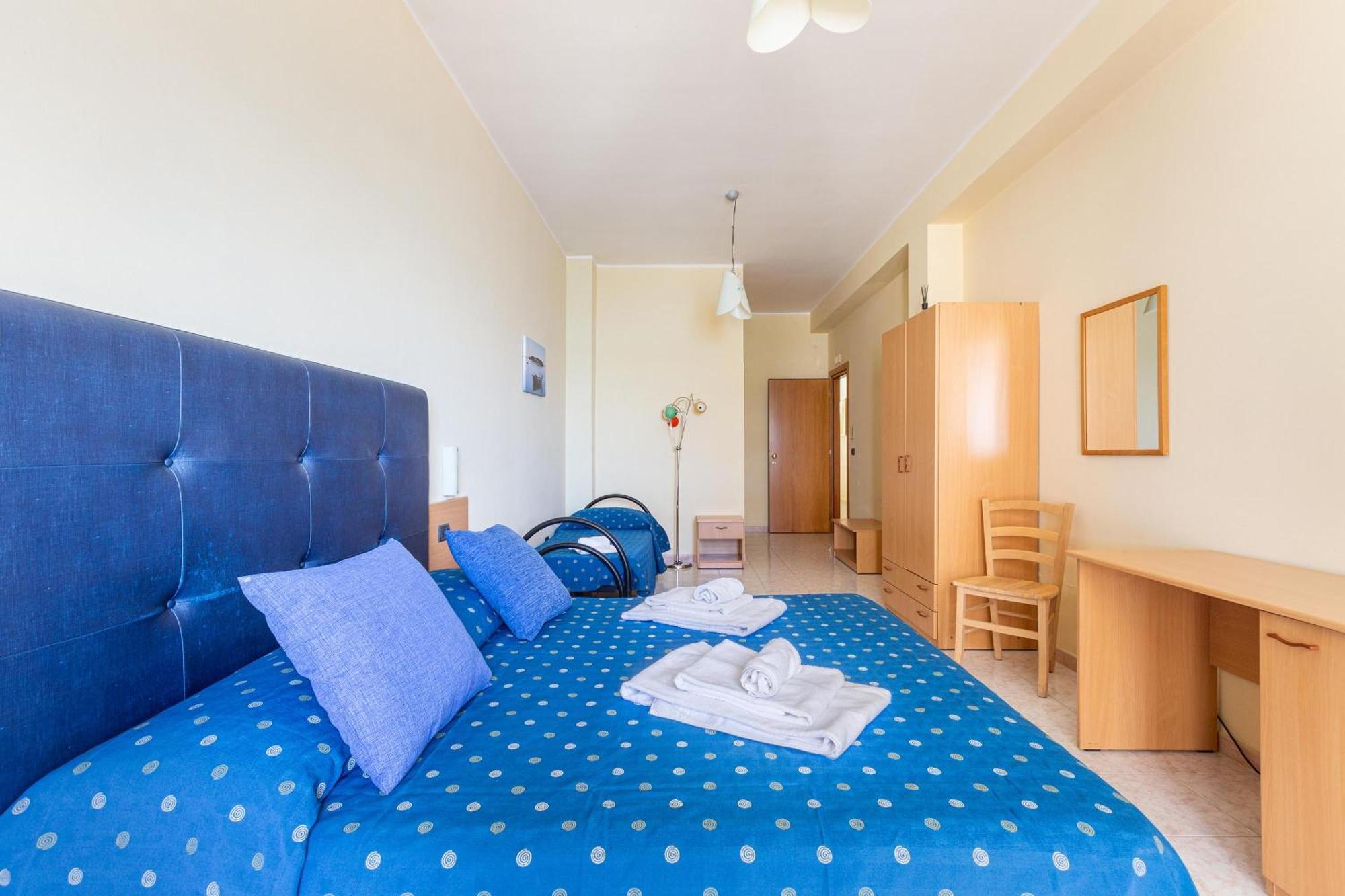 Hotel Il Riccio Порто Чезарео Екстериор снимка