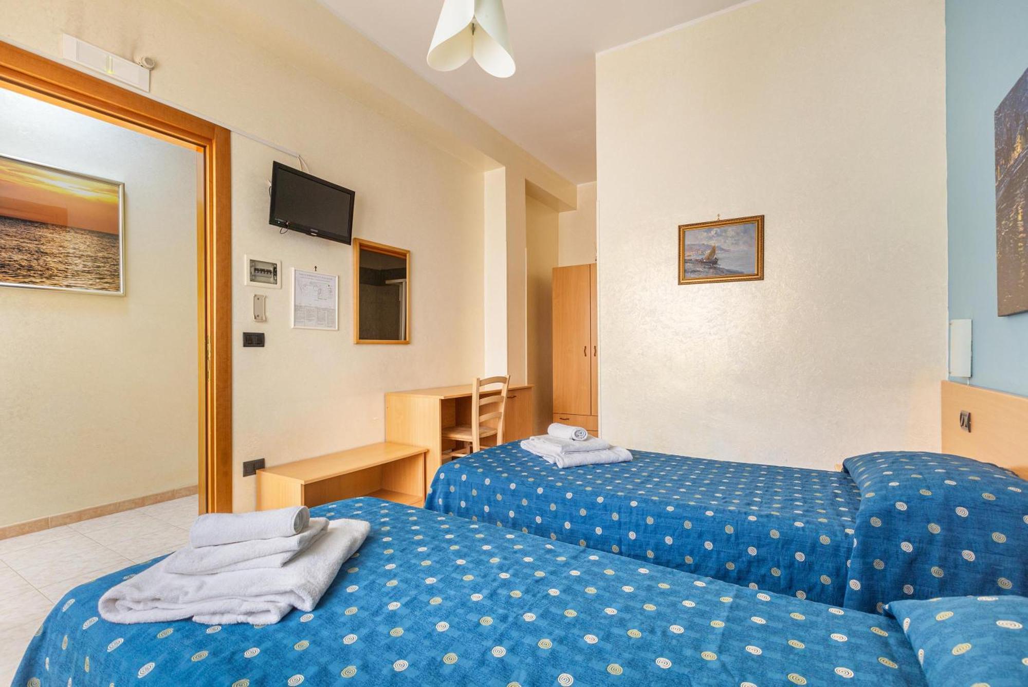 Hotel Il Riccio Порто Чезарео Екстериор снимка