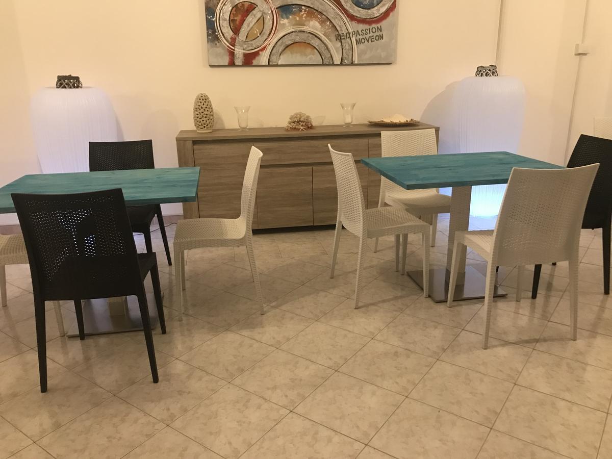 Hotel Il Riccio Порто Чезарео Екстериор снимка