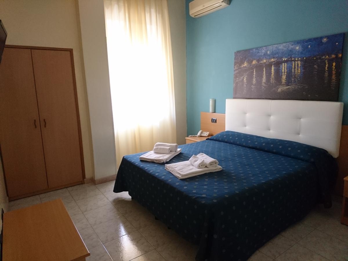 Hotel Il Riccio Порто Чезарео Екстериор снимка