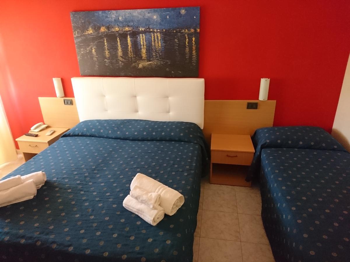 Hotel Il Riccio Порто Чезарео Екстериор снимка