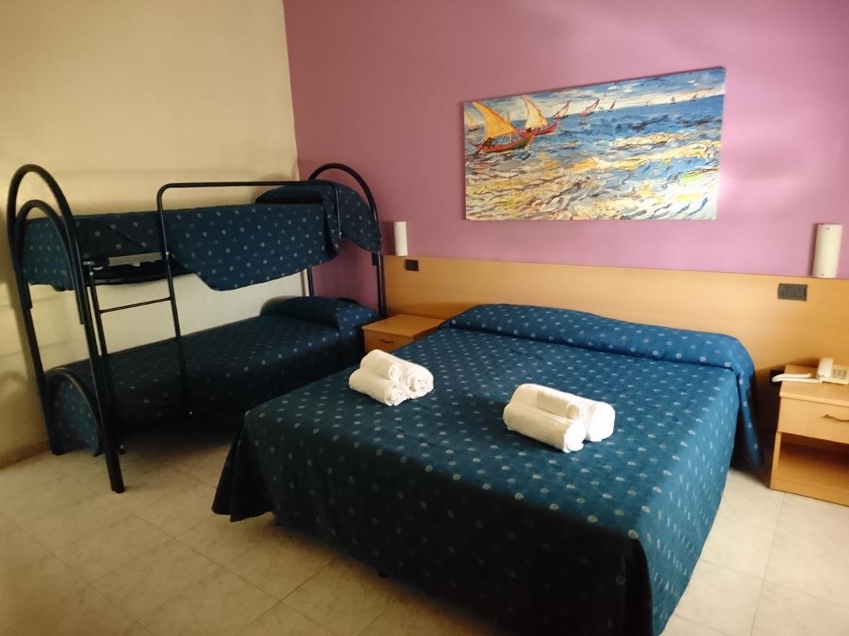 Hotel Il Riccio Порто Чезарео Екстериор снимка