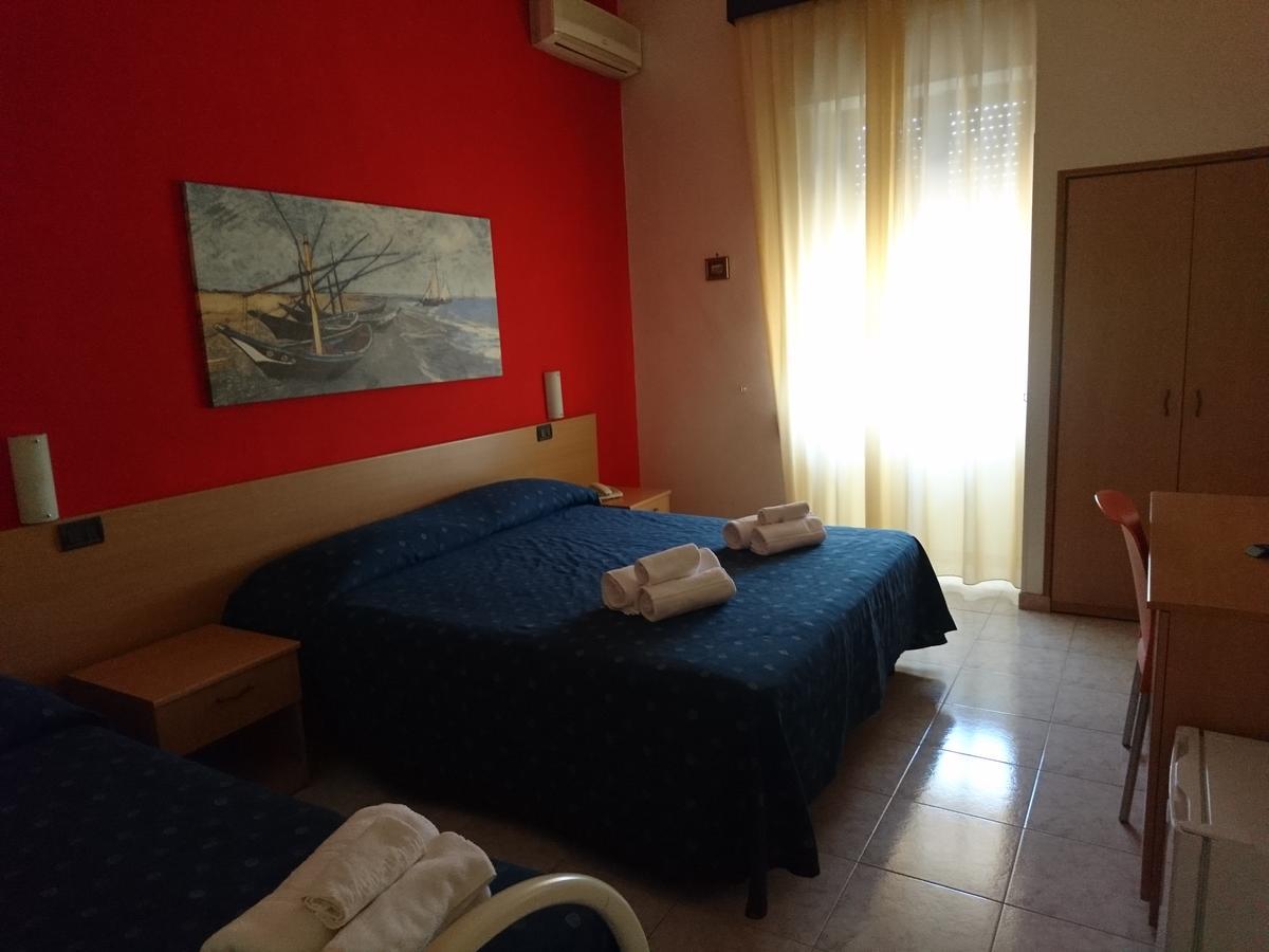 Hotel Il Riccio Порто Чезарео Екстериор снимка