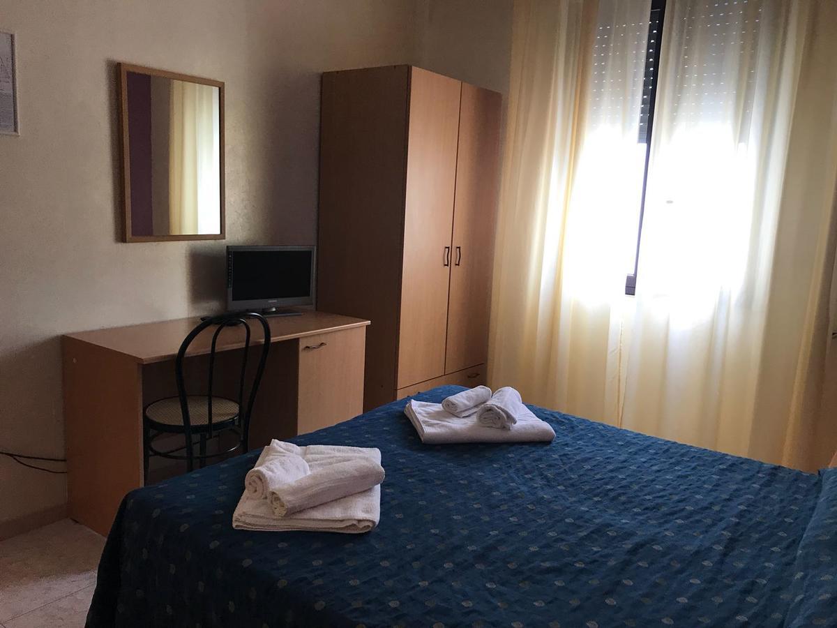 Hotel Il Riccio Порто Чезарео Екстериор снимка
