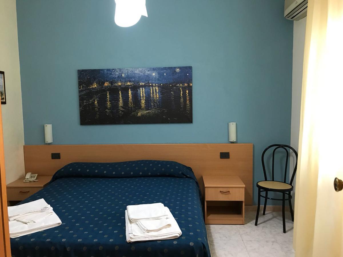 Hotel Il Riccio Порто Чезарео Екстериор снимка