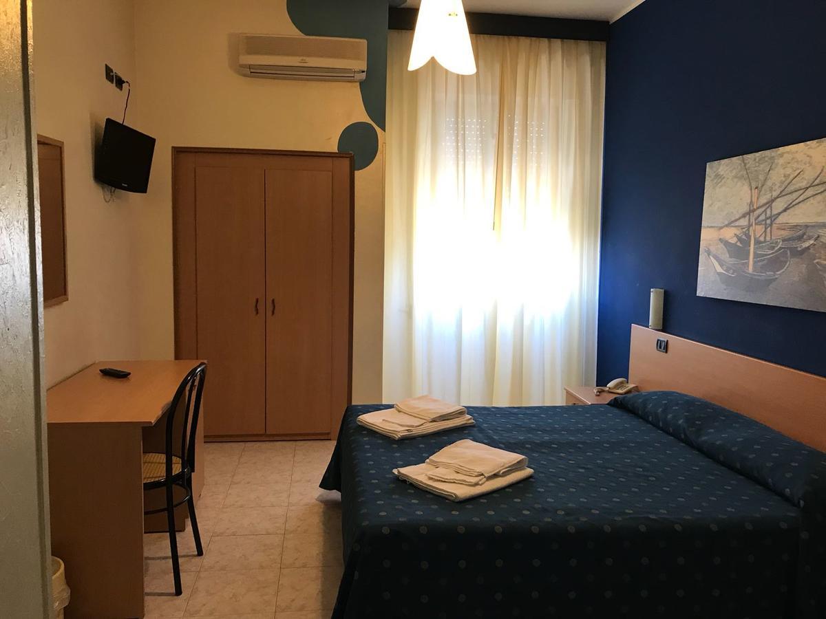 Hotel Il Riccio Порто Чезарео Екстериор снимка