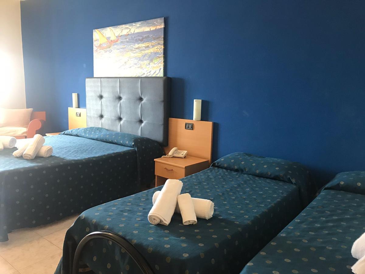 Hotel Il Riccio Порто Чезарео Екстериор снимка