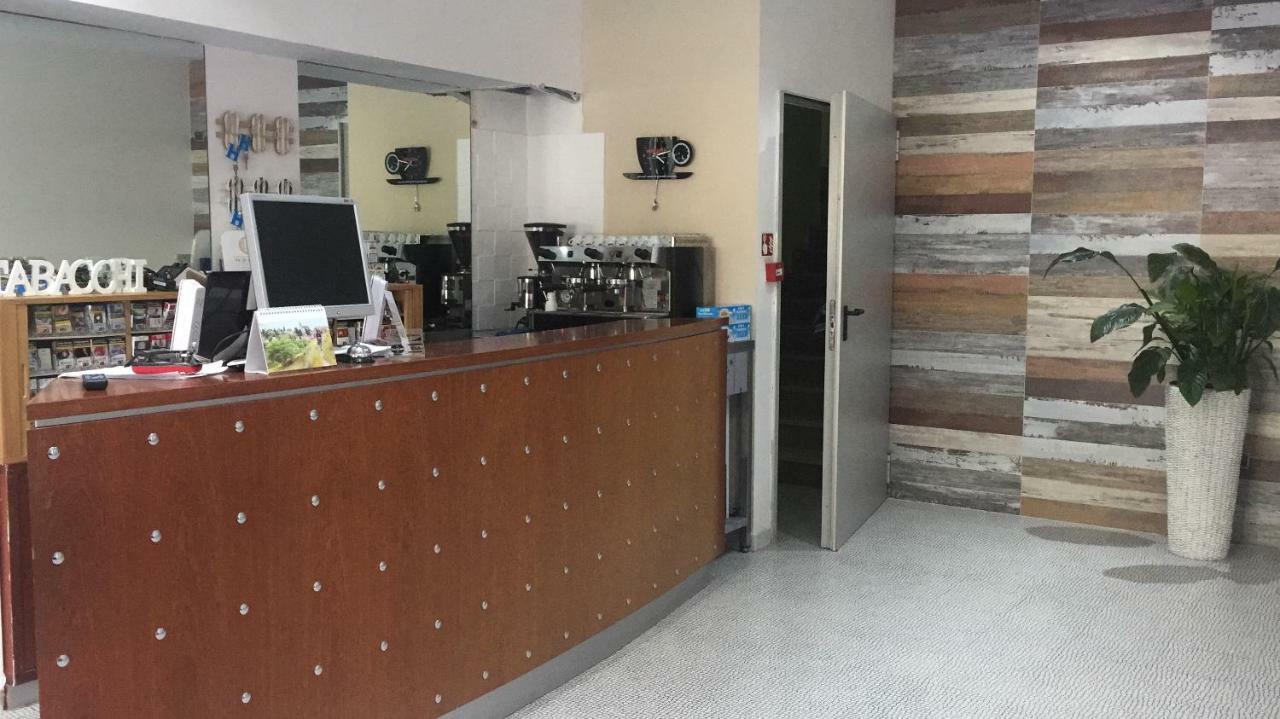 Hotel Il Riccio Порто Чезарео Екстериор снимка